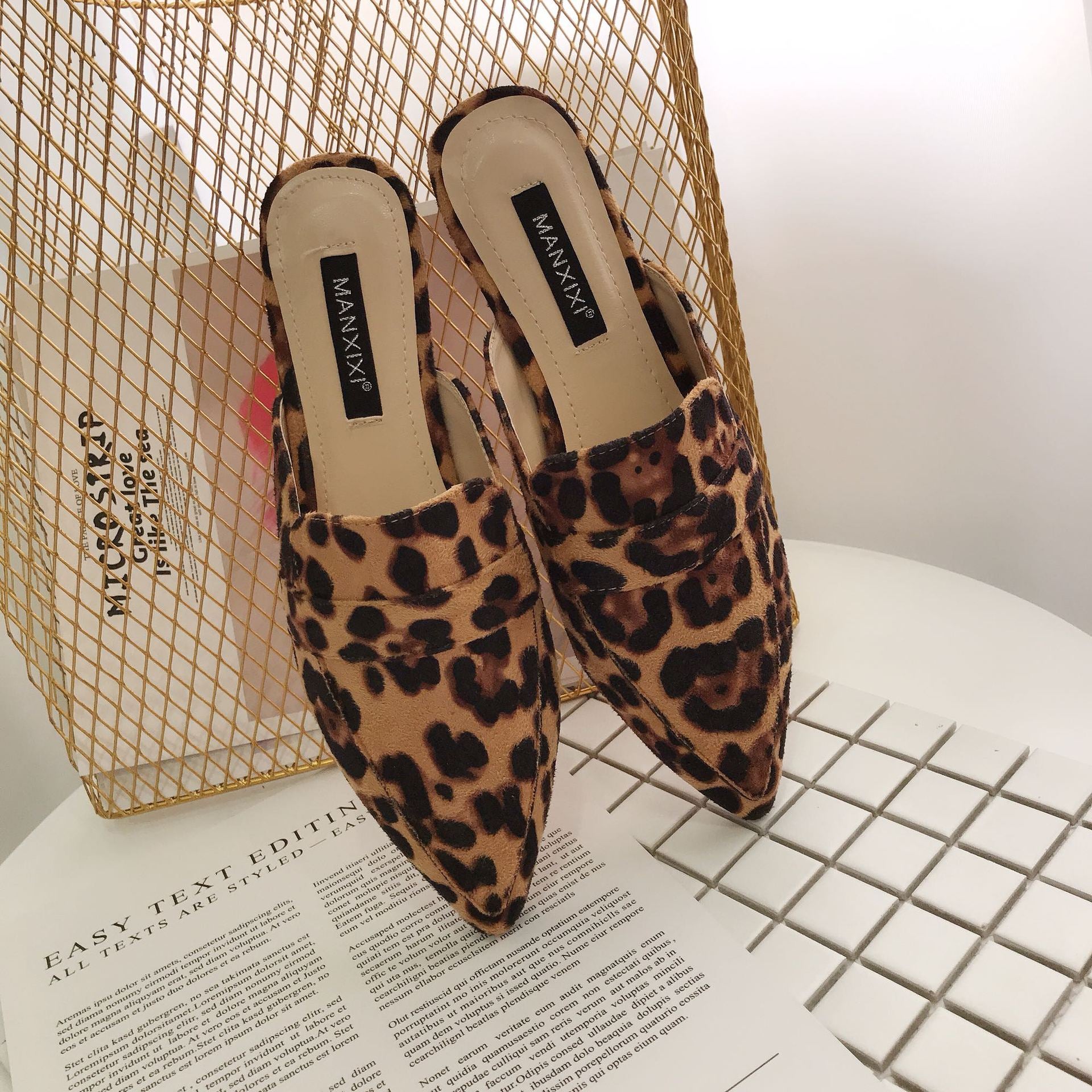 Zapatillas de punta puntiaguda de la PU con el dedo