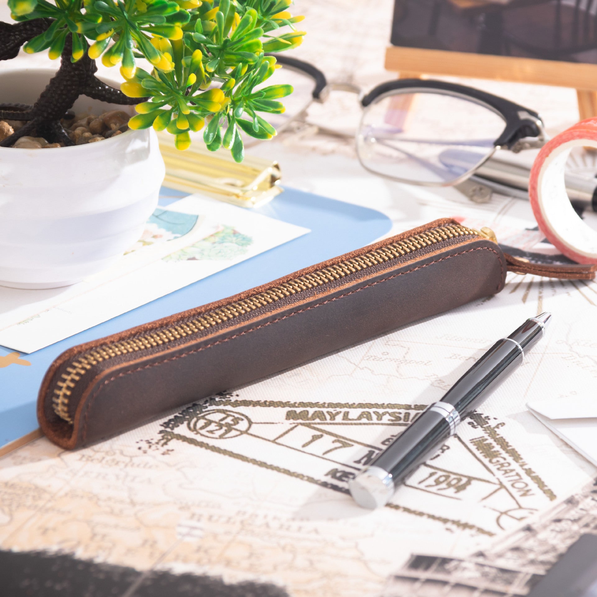 Wholesale Retro Simple Cowhide Zipper Mini Pencil Case