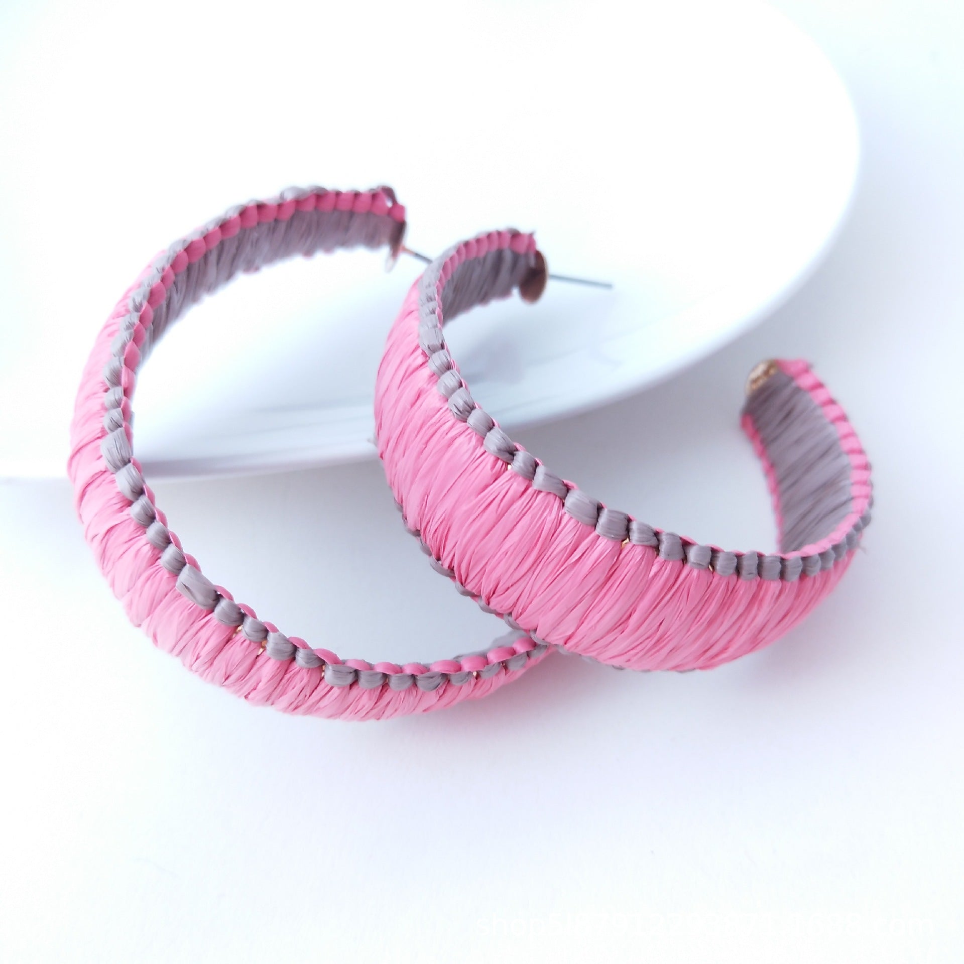 Wholesale Fashionable C-shaped Hand-woven Raffia Earrings