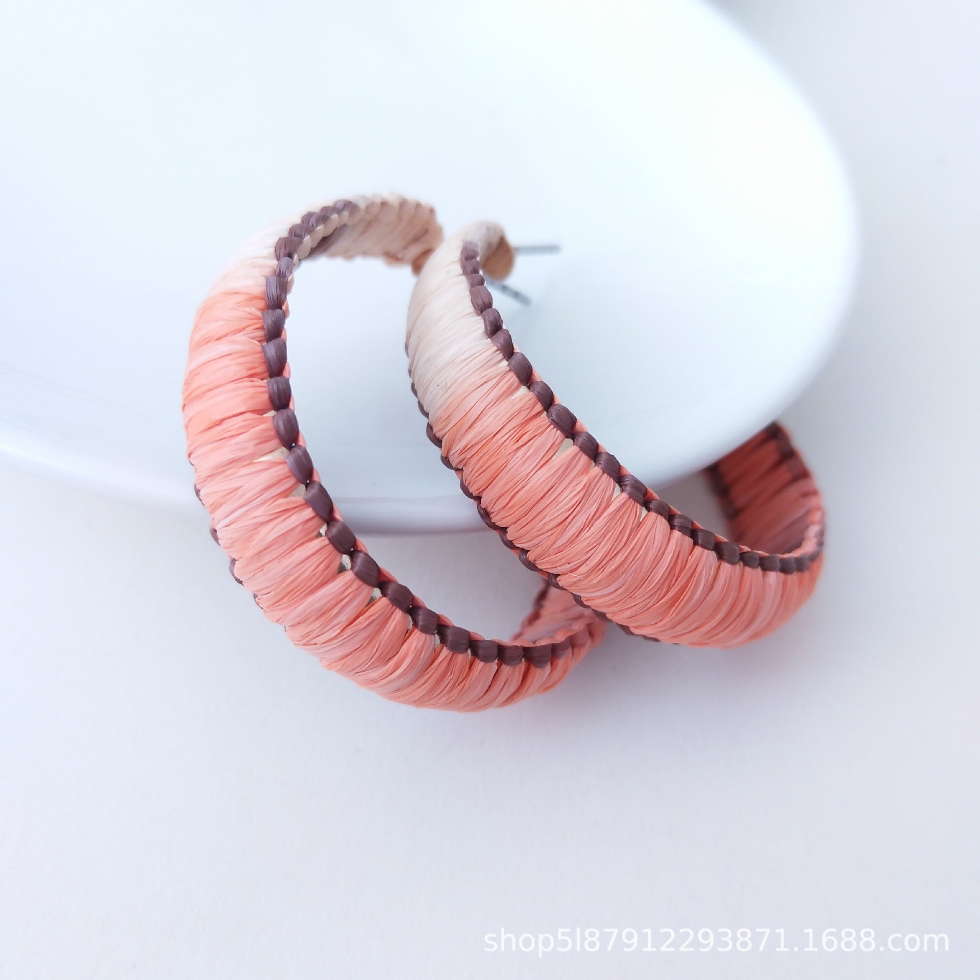 Wholesale Fashionable C-shaped Hand-woven Raffia Earrings