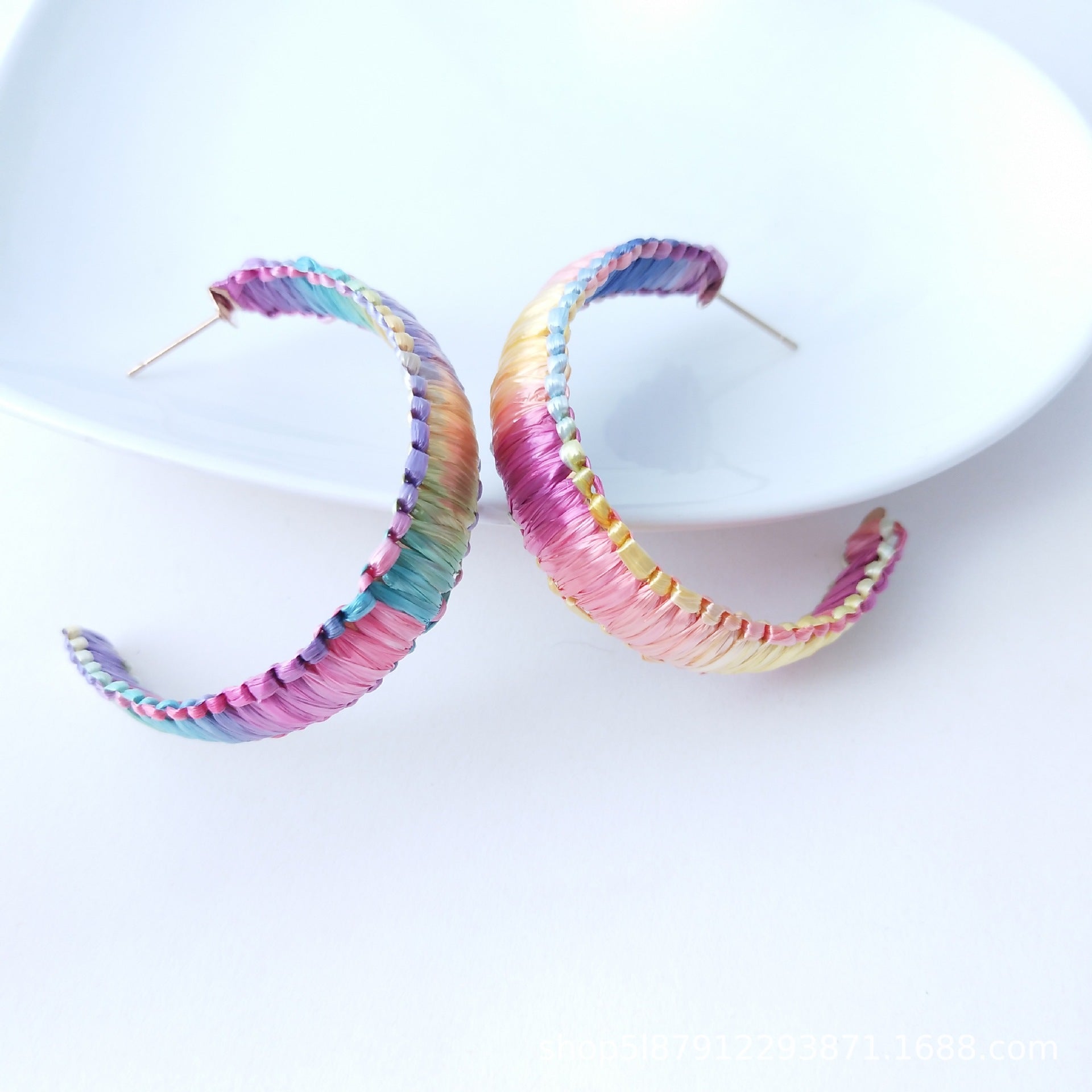 Wholesale Fashionable C-shaped Hand-woven Raffia Earrings