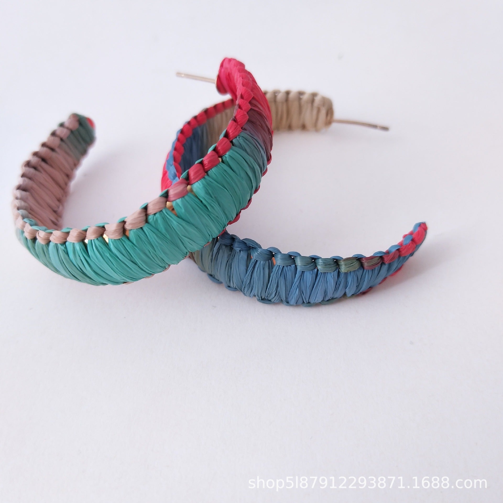 Wholesale Fashionable C-shaped Hand-woven Raffia Earrings
