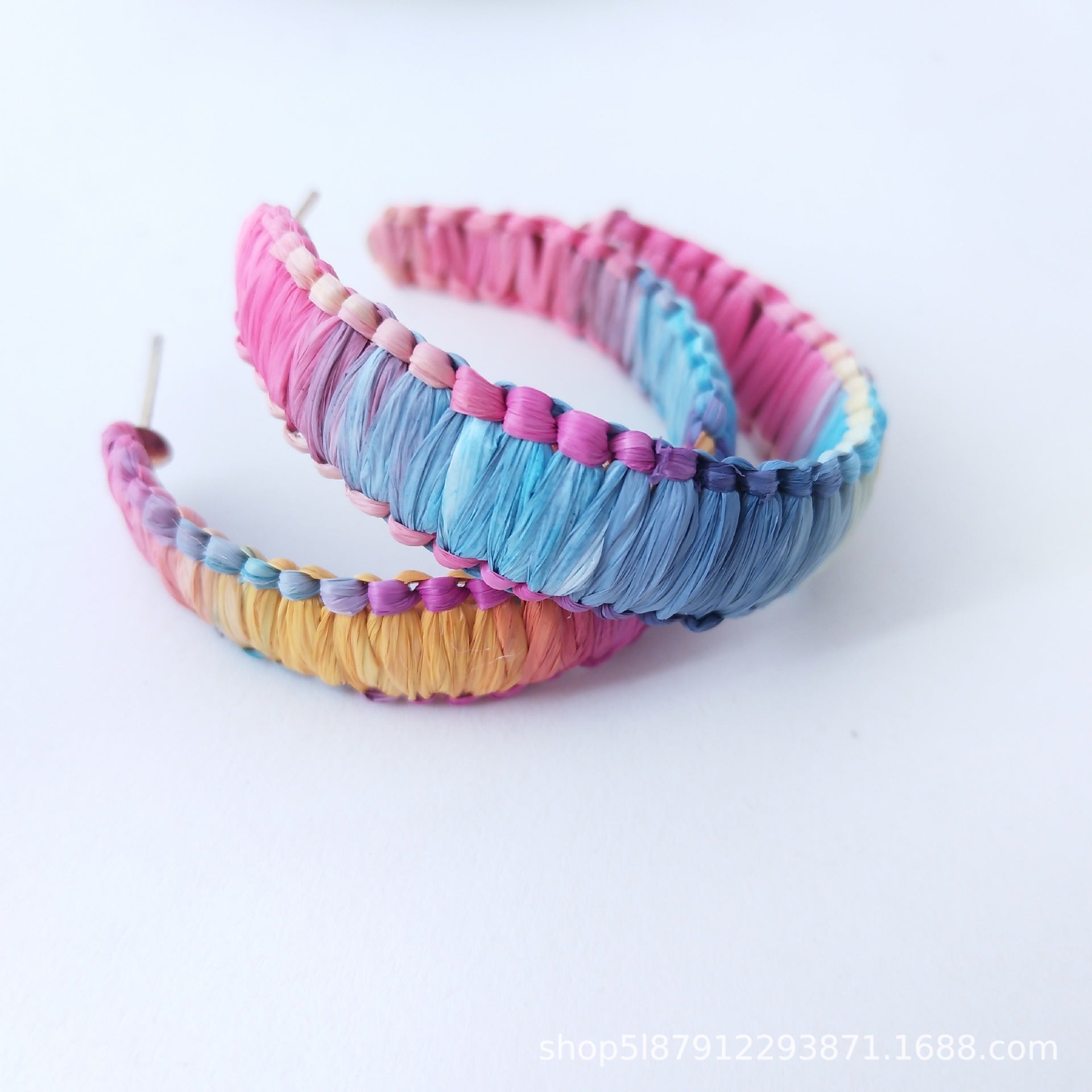 Wholesale Fashionable C-shaped Hand-woven Raffia Earrings