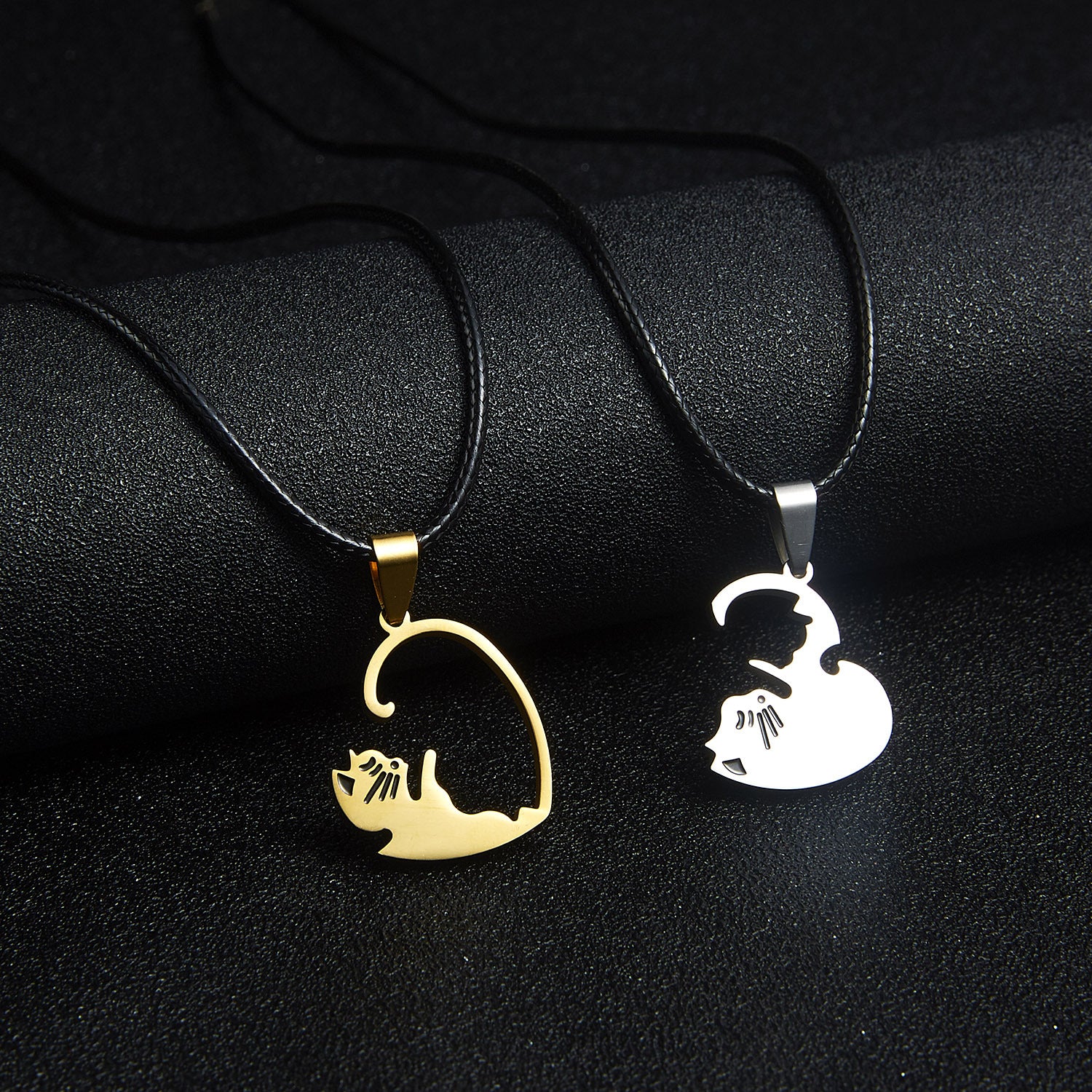 Wholesale Black and white cat hugging heart patchwork Stainless Steel Necklace