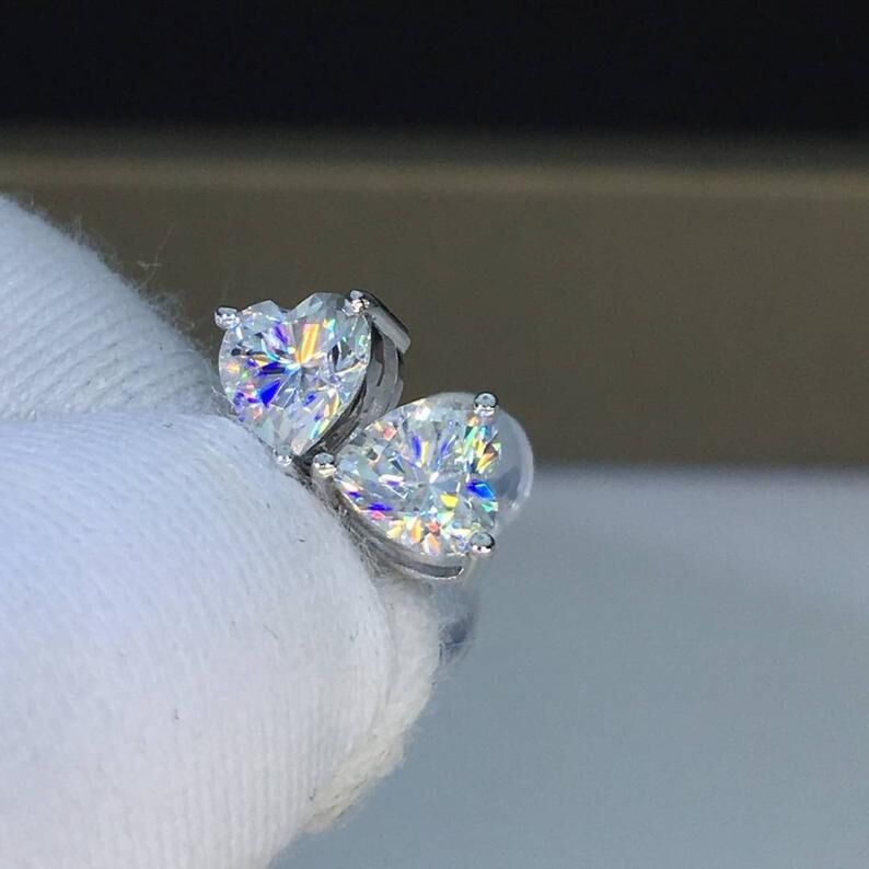 Wholesale of White Copper Studded Diamond Colored Heart-shaped Earrings