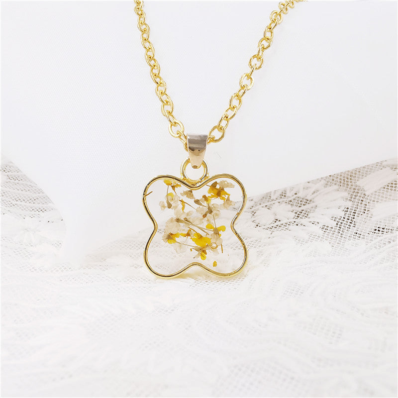 Wholesale 6pcs Handmade Resin Butterfly Shape Real Flower Four-leaf Clover Specimen Necklace