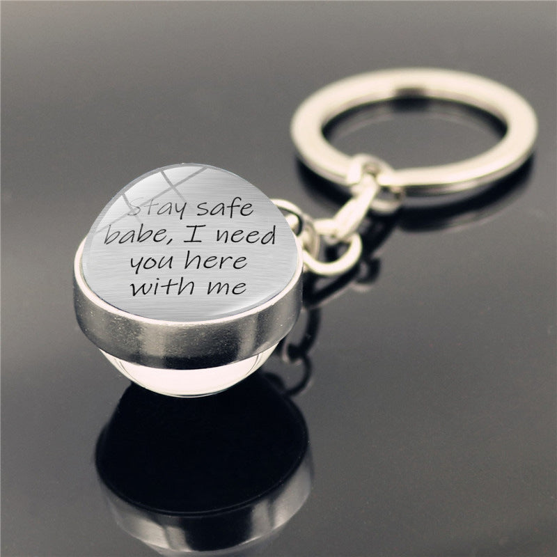 Pareja al por mayor llavero alfabeto colgante de pelota de pelota de vidrio de doble cara