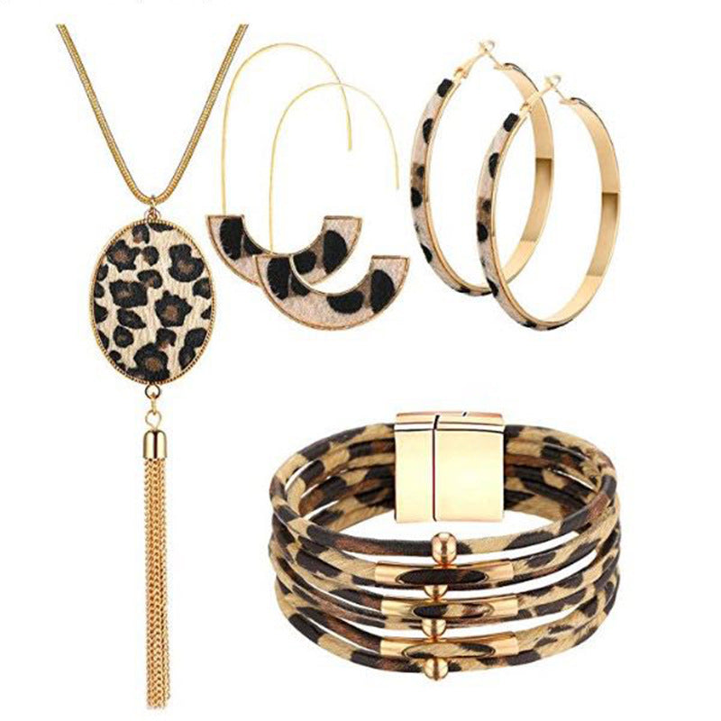 Conjunto de brazalete de arete Long Tassel de cuatro hojas de cuatro hojas