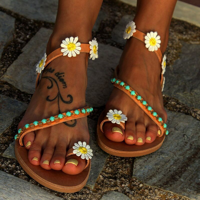 Wholesale Sweet Flower Flat Open Toe Comfortable Finger Flat Beach Sandals