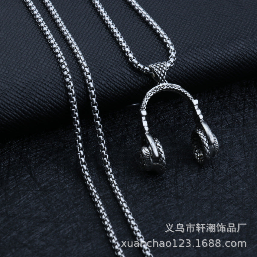 Wholesale Solid men's domineering axe vintage necklace