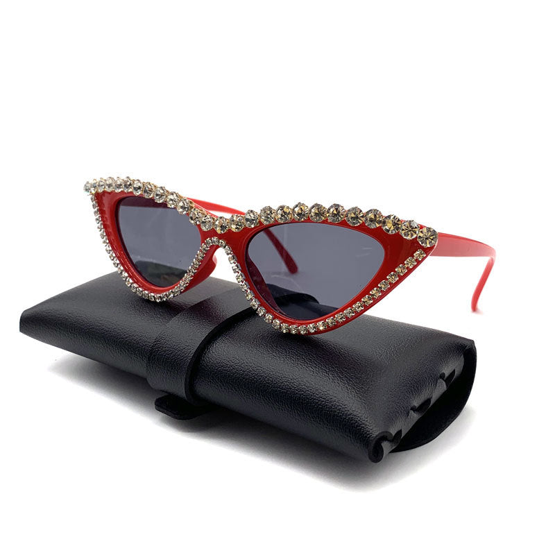 Wholesale Retro Triangle Exaggerated Cat-eye Sunglasses with Diamonds