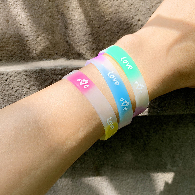 Amor al por mayor Peach Heart Silicone Luminoso Sports Running Bracelet