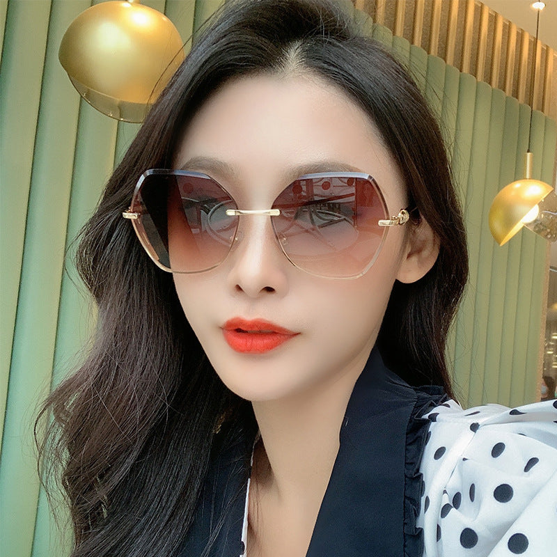 Wholesale Irregular Diamond Cut Edge PC Sunglasses