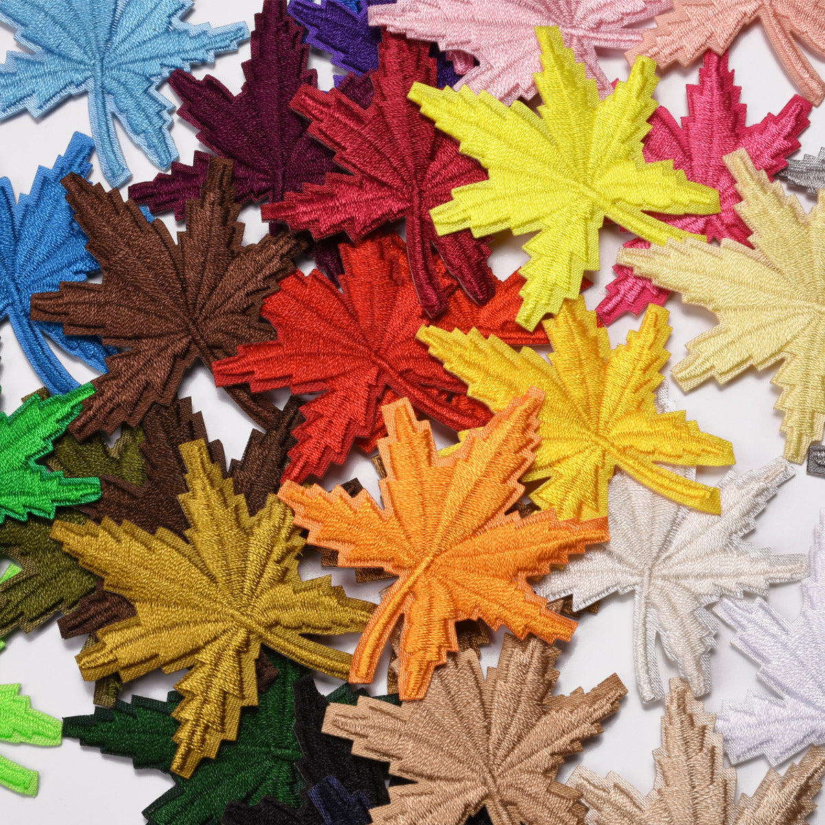 Wholesale Maple Leaf Embroidered Cloth Patch Applique Chic DIY Accessory For Clothing And Home Decor Gift Resale