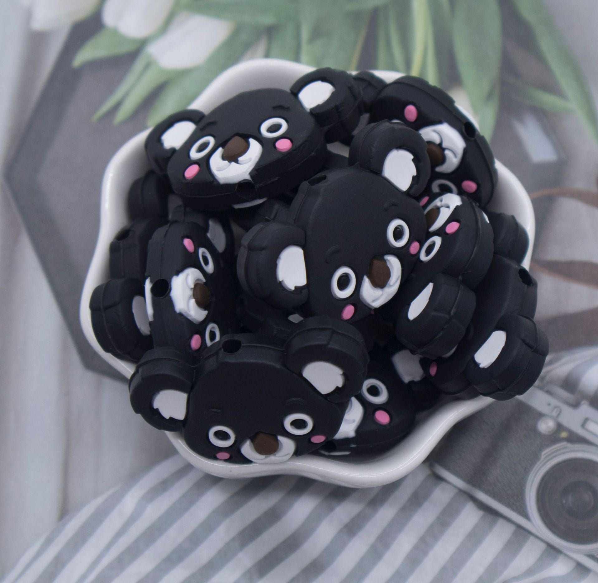 Animales de dibujos animales de 100 piezas al por mayor cuentas de silicona molar