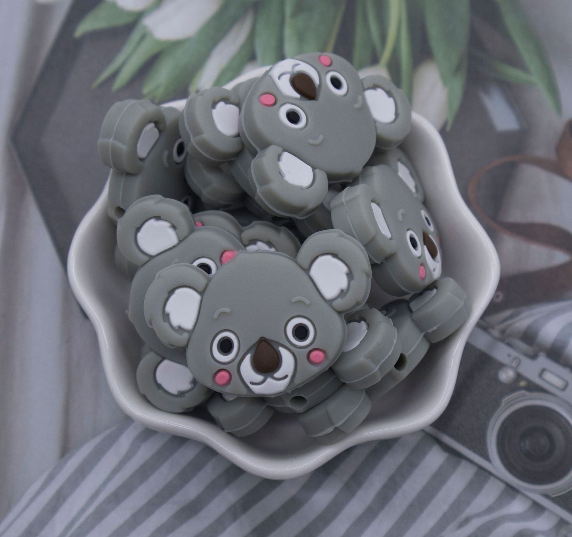 Animales de dibujos animales de 100 piezas al por mayor cuentas de silicona molar