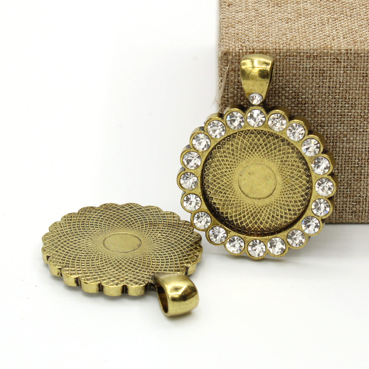 Wholesale 100PCS/PACK Time Gemstone Alloy Base with Diamonds