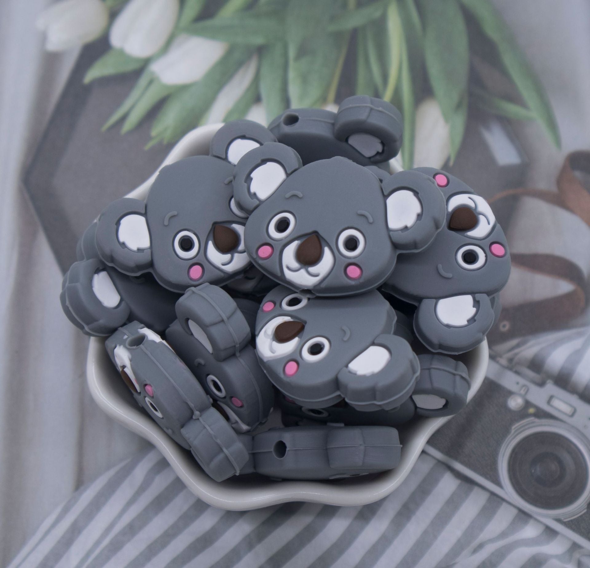 Animales de dibujos animales de 100 piezas al por mayor cuentas de silicona molar