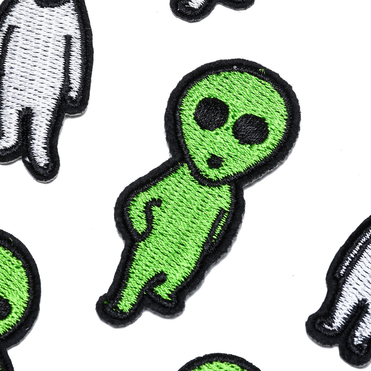 Wholesale Computer Embroidered Cloth Patches Black White Skull Design Clothing Accessory DIY Craft Supply