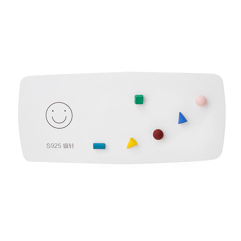 Al por mayor 925 Silver Needle colorida Pendientes de aleación de corazón de flores pequeñas de color margarita