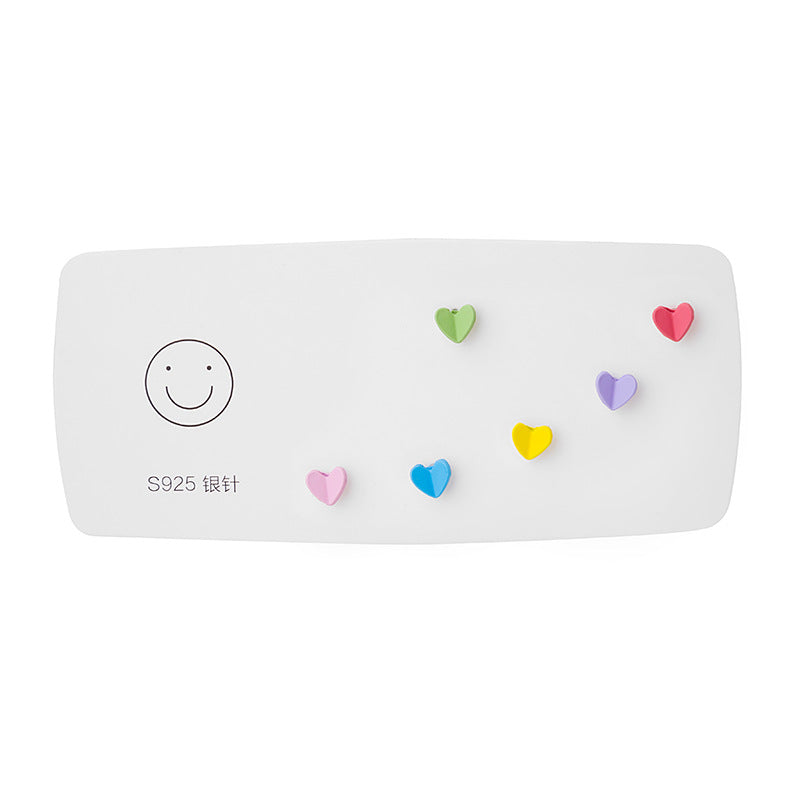 Al por mayor 925 Silver Needle colorida Pendientes de aleación de corazón de flores pequeñas de color margarita