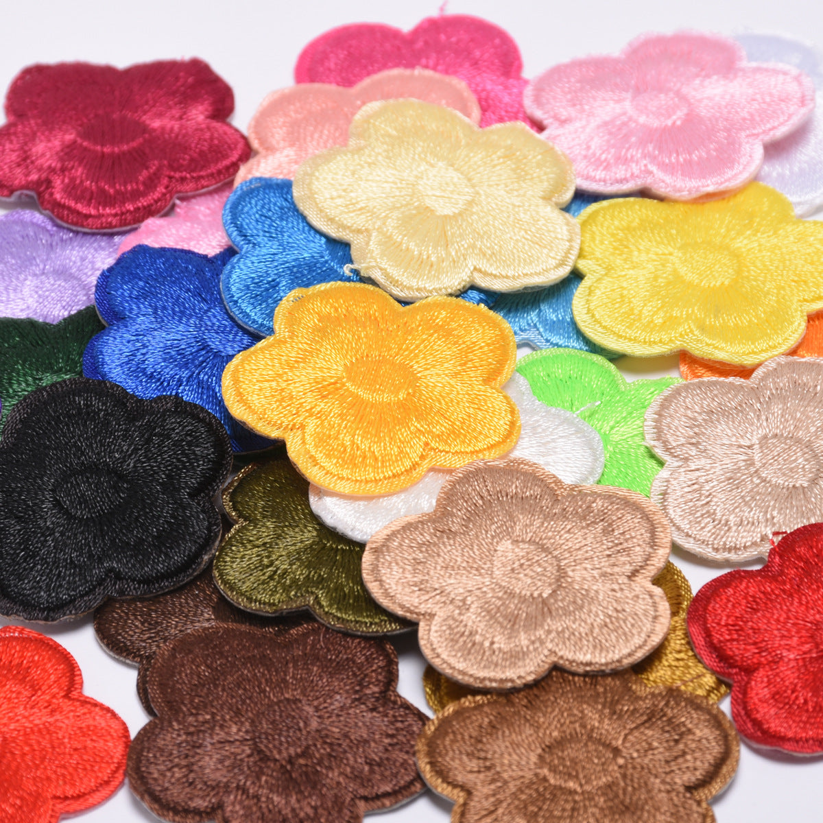 Wholesale Small Plum Blossom Embroidered Cloth Patch DIY Repair Accessory For Clothing Bags Tablecloths