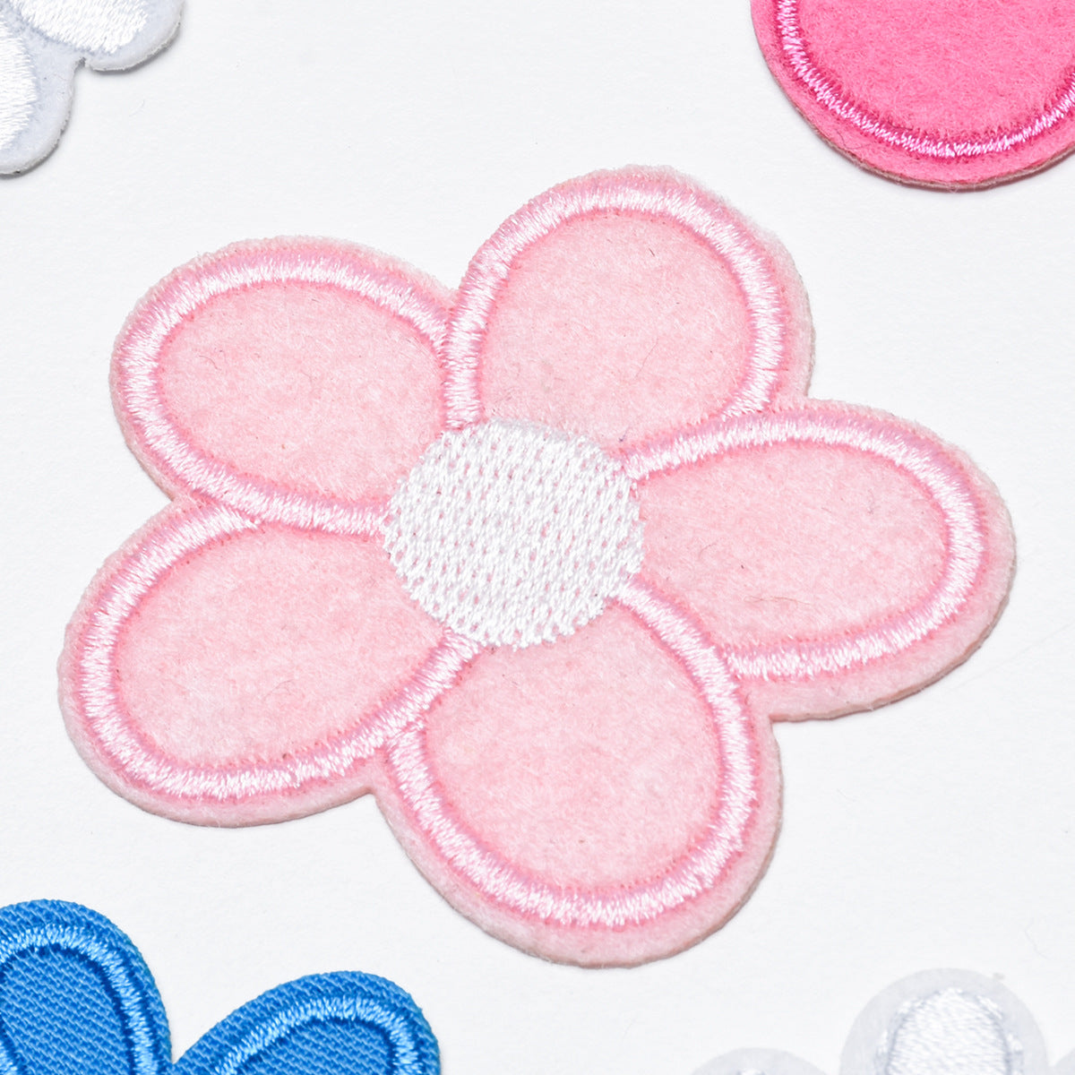 Wholesale Trendy Embroidered Felt Patches Iron On Sew On Applique With Butterfly Sun Flower Motifs For Clothing Bags DIY