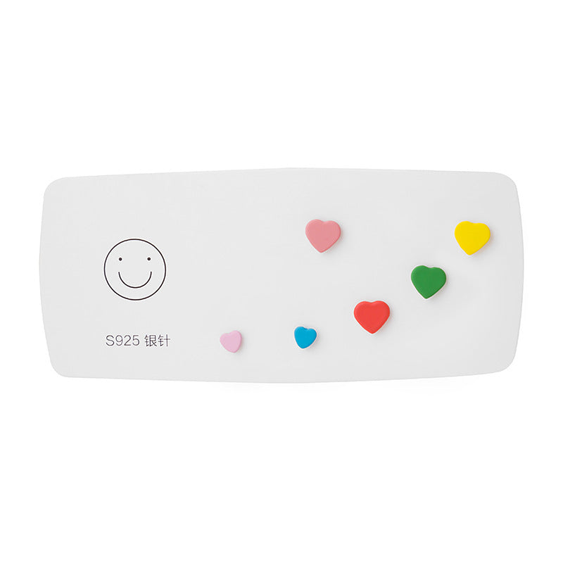 Al por mayor 925 Silver Needle colorida Pendientes de aleación de corazón de flores pequeñas de color margarita