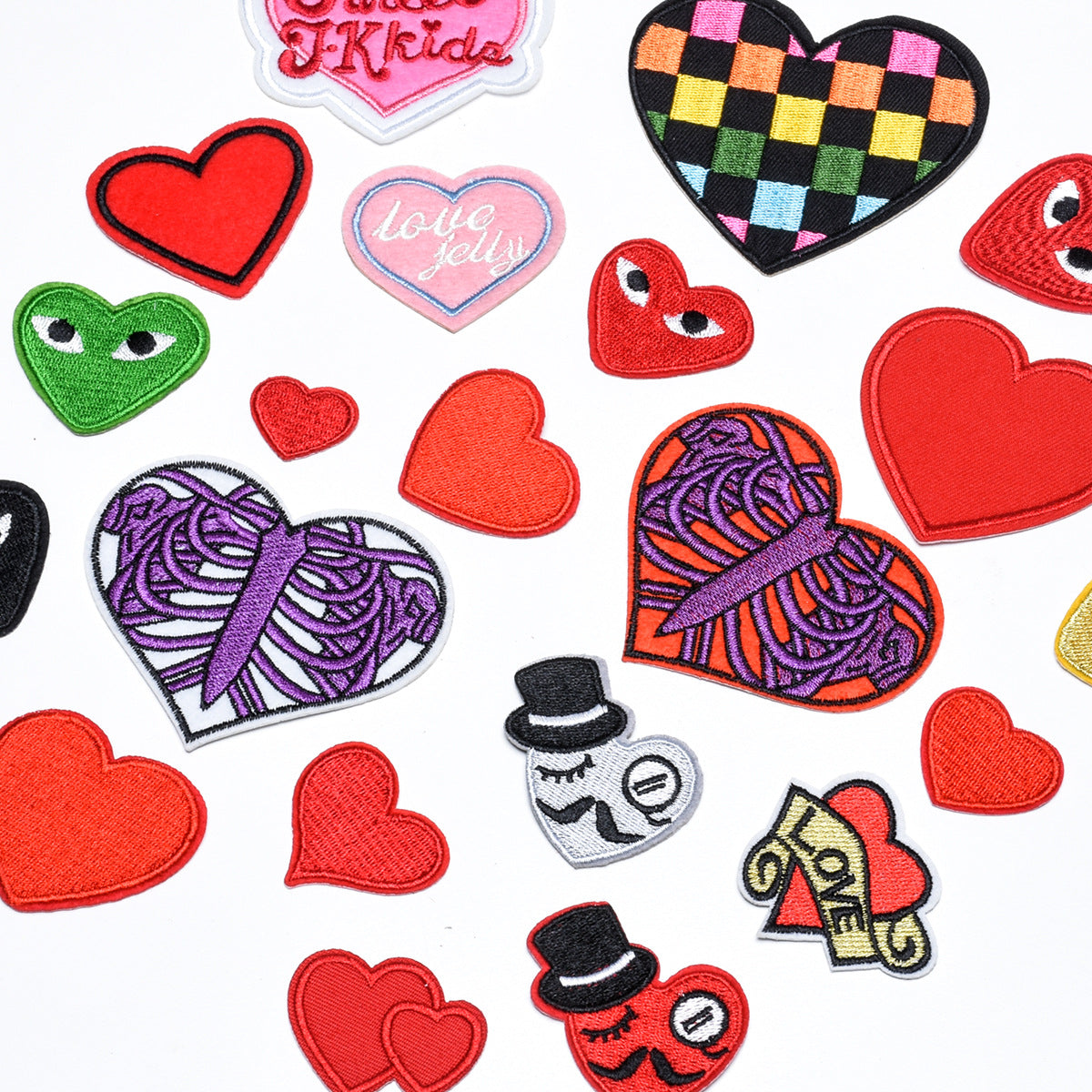 Wholesale Trendy Embroidered Love Heart Fabric Patches Decorative Fashion Accessory For Clothing Bags Hats DIY Craft Boutique Resale