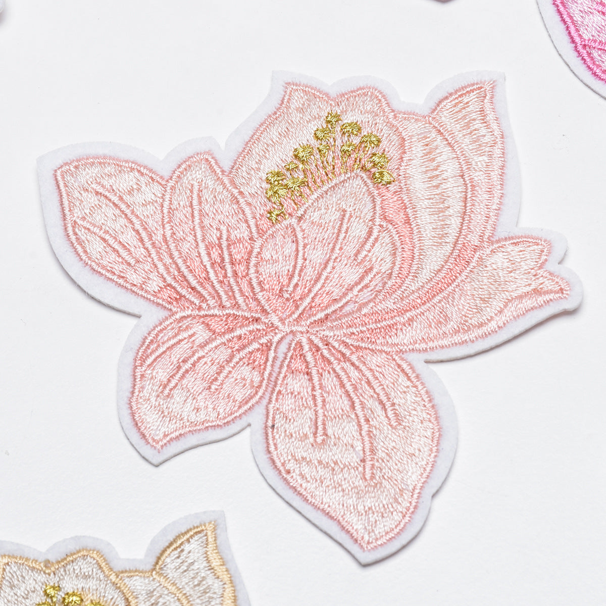 Wholesale Stylish Design Embroidered Cloth Patch DIY Decorative Accent For Resale