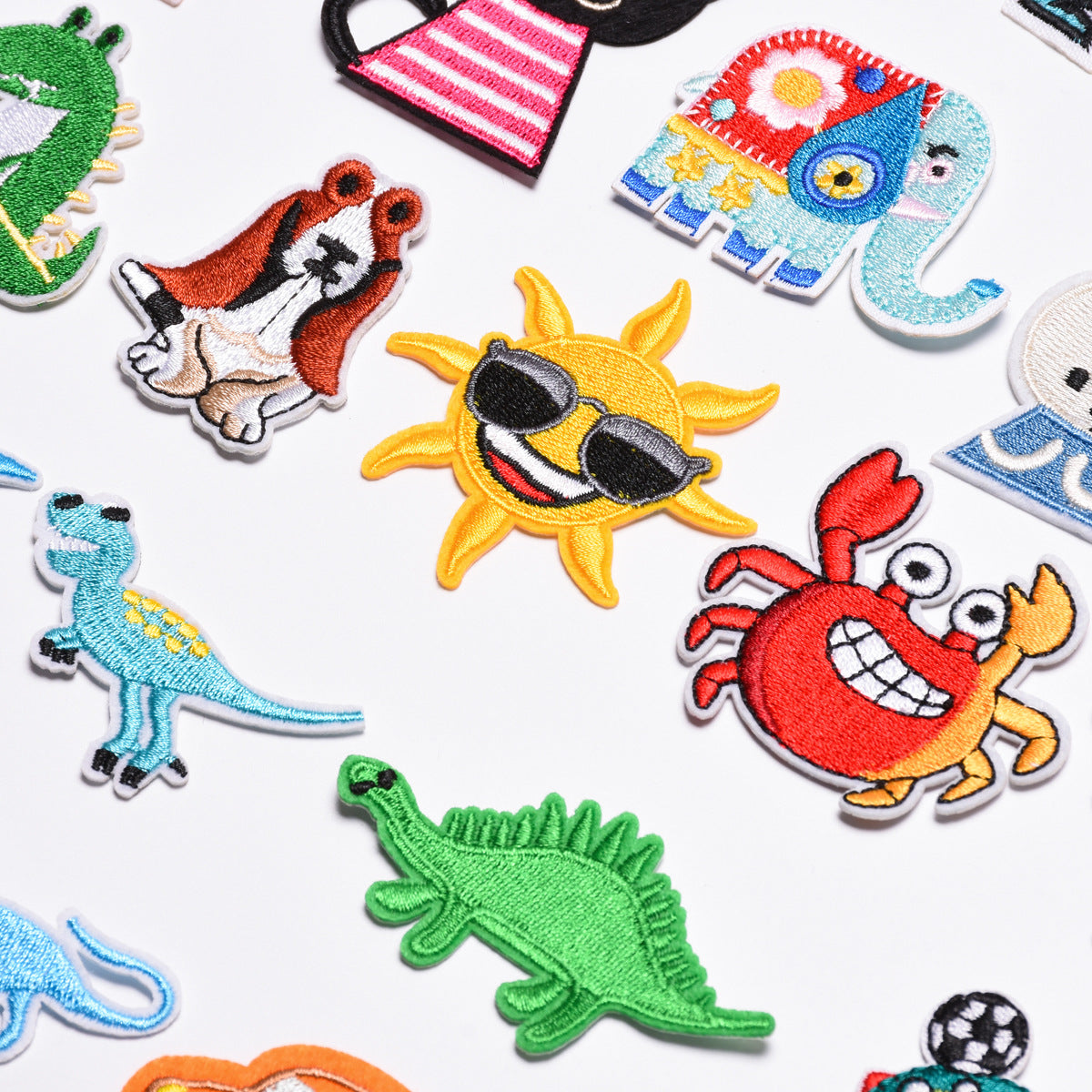 Wholesale Cute Cartoon Animal Embroidered Cloth Patches Chic Decorative Accent For Coats Fashion Accessory Boutique Resale