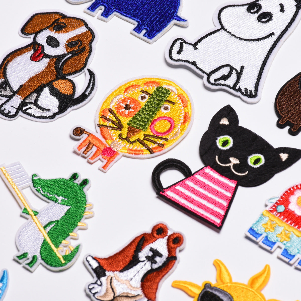 Wholesale Chic Cartoon Embroidered Cloth Patches Cute Fashion Accessory For Coats 13 Styles DIY Craft Supply