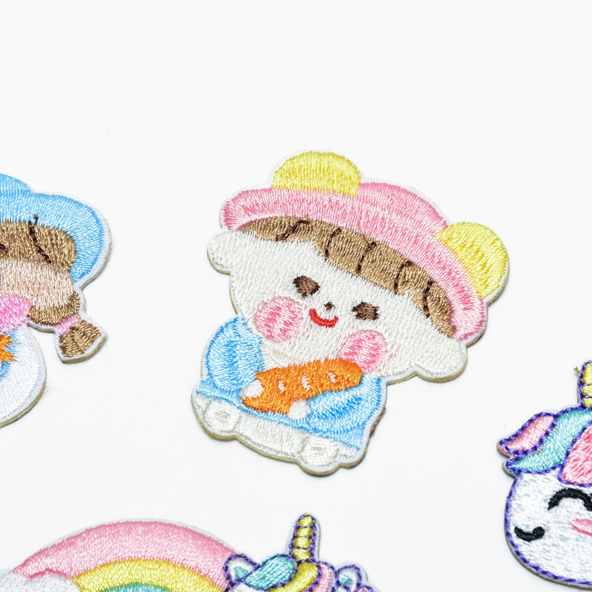 Wholesale Self Adhesive Embroidered Cloth Patches Astronaut Heart Pegasus Design DIY Decor For Clothing Bags Shoes