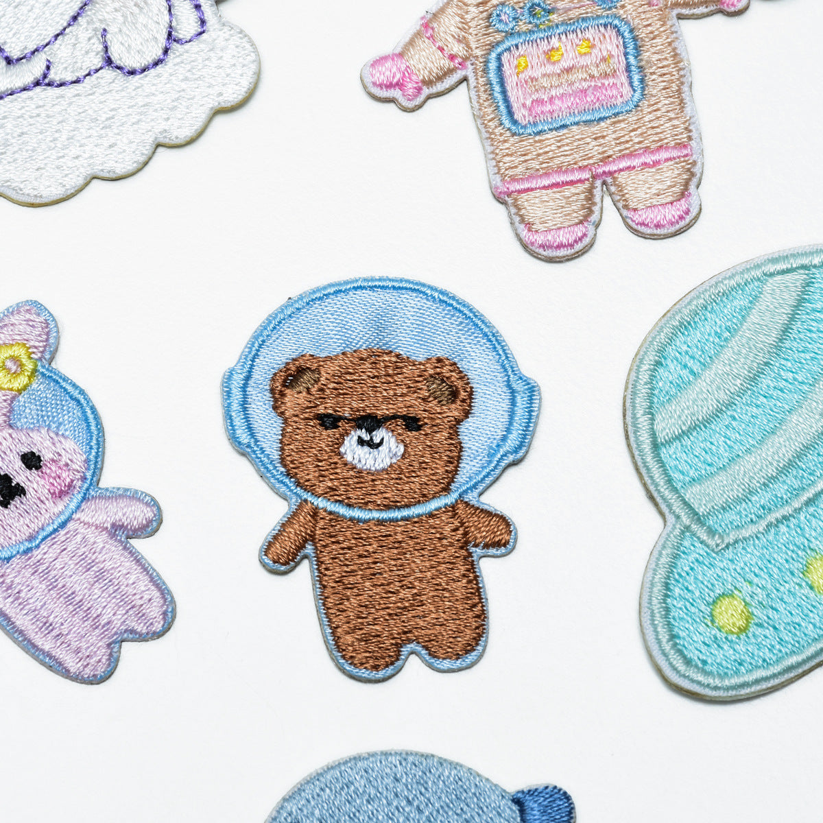 Wholesale Self Adhesive Embroidered Cloth Patches Astronaut Heart Pegasus Design DIY Decor For Clothing Bags Shoes