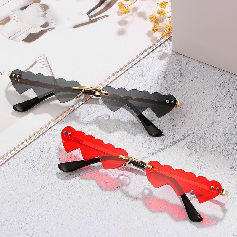 Wholesale Personalized Small Frame Connected Heart PC Sunglasses