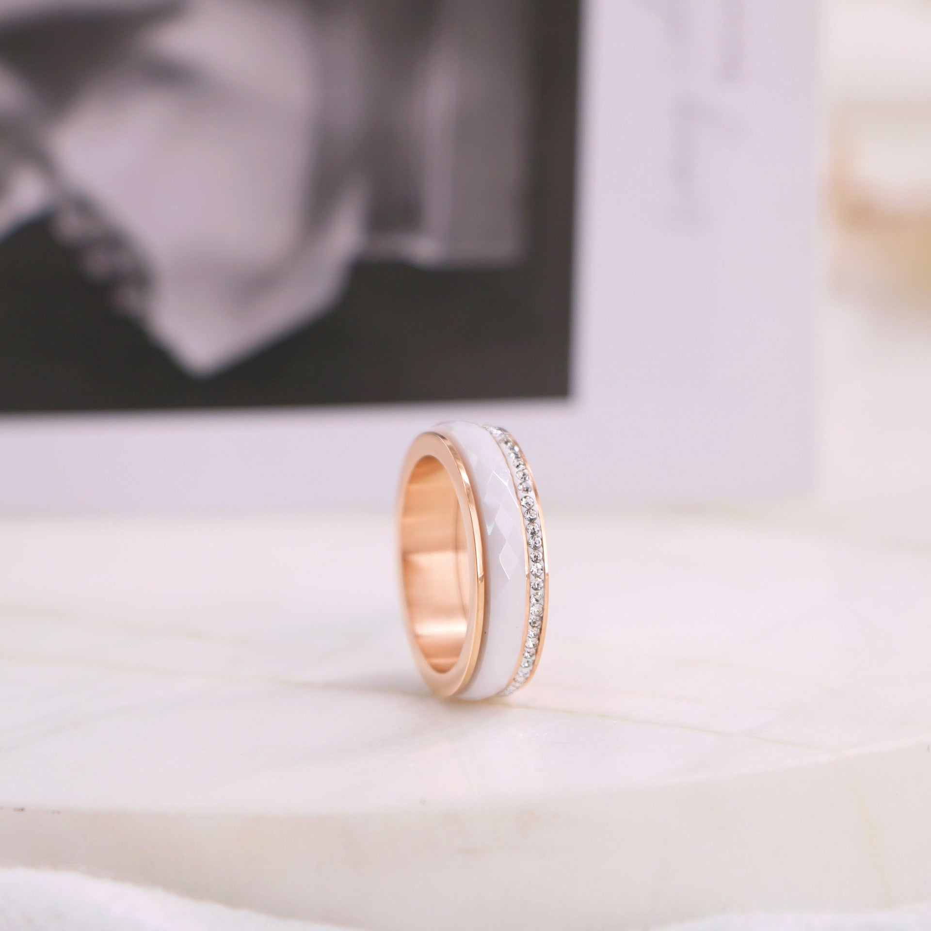 Titanium Steel de titanio al por mayor anillo de ojo de diablo de oro