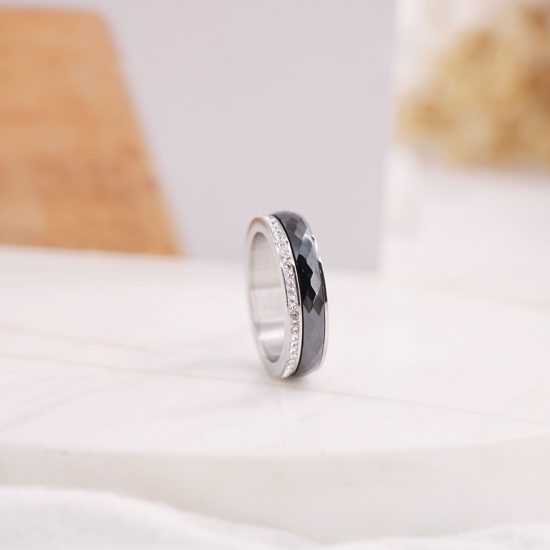 Titanium Steel de titanio al por mayor anillo de ojo de diablo de oro