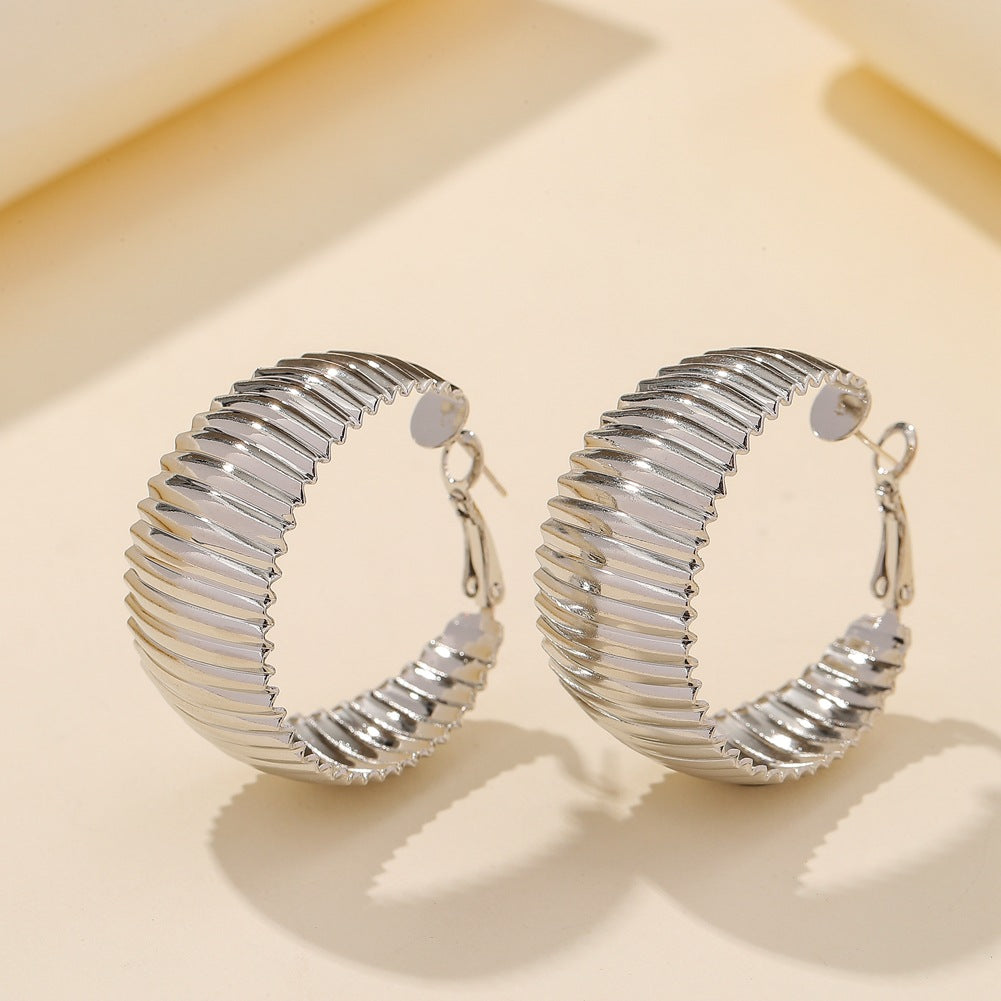 Wholesale Retro Exaggerated Gear Pattern C-Shaped Earrings