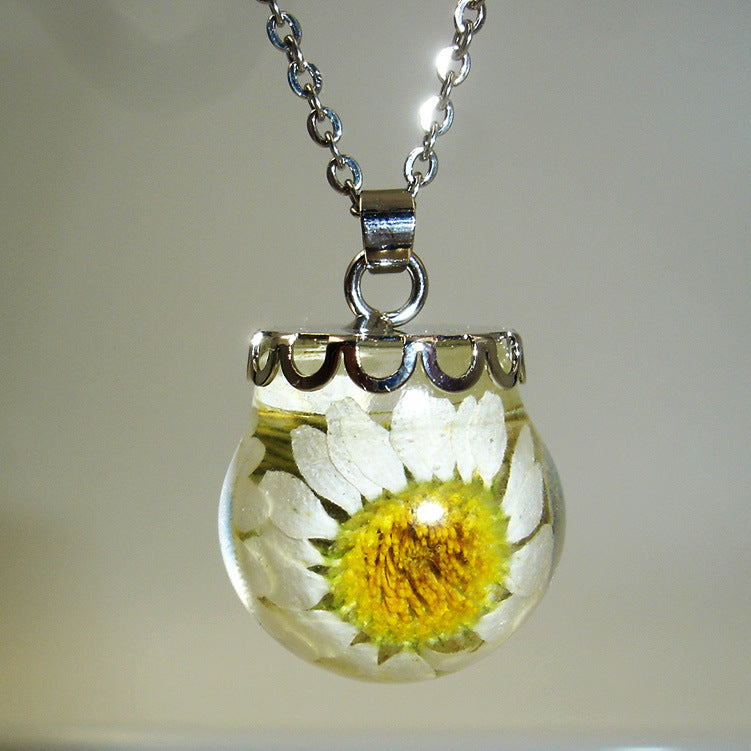 Wholesale 6pcs Creative Small Daisy Resin Real Flower Acrylic Spherical Solid Dried Flower Necklace