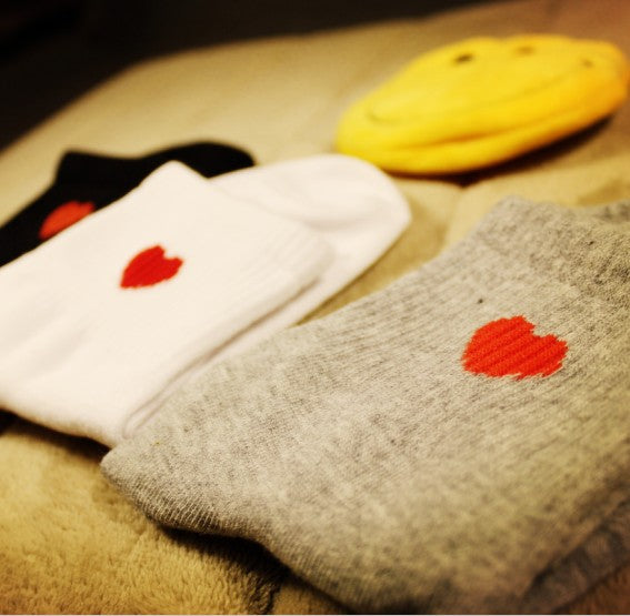 Wholesale simple uper cute little love red heart socks socks