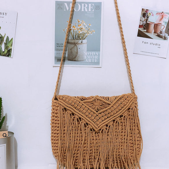 Wholesale Triangular Covered Cotton Tassel Shoulder Straw Woven Bag
