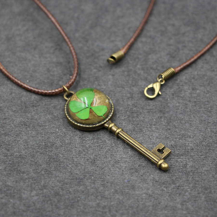 Wholesale Vintage Key Shape Dried Flower Necklace Handmade Lace Pendant Layering Jewelry Boutique Gift Resale