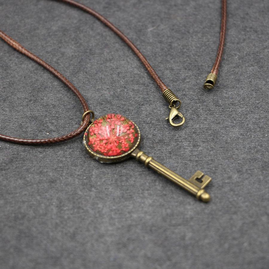 Wholesale Vintage Key Shape Dried Flower Necklace Handmade Lace Pendant Layering Jewelry Boutique Gift Resale