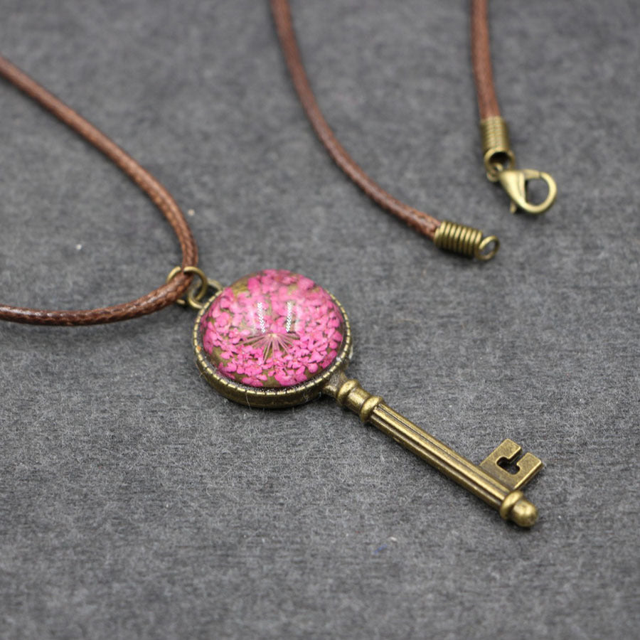 Wholesale Vintage Key Shape Dried Flower Necklace Handmade Lace Pendant Layering Jewelry Boutique Gift Resale