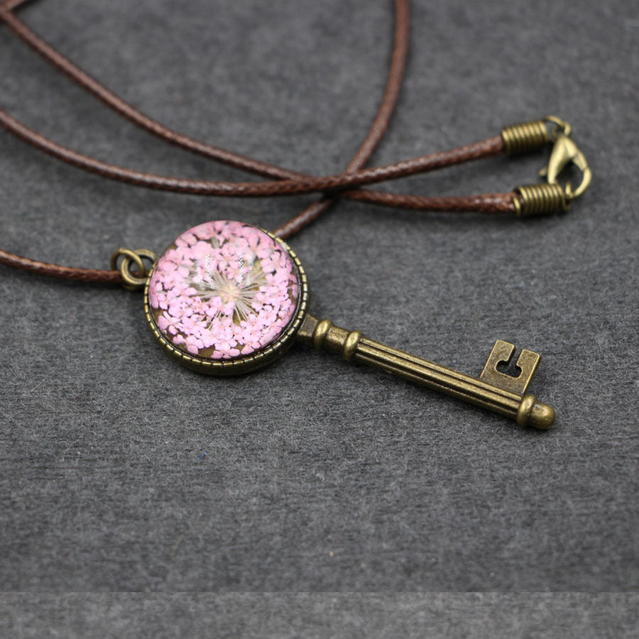 Wholesale Vintage Key Shape Dried Flower Necklace Handmade Lace Pendant Layering Jewelry Boutique Gift Resale