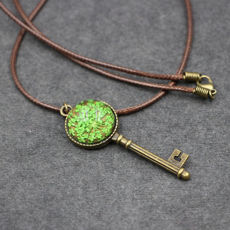 Wholesale Vintage Key Shape Dried Flower Necklace Handmade Lace Pendant Layering Jewelry Boutique Gift Resale
