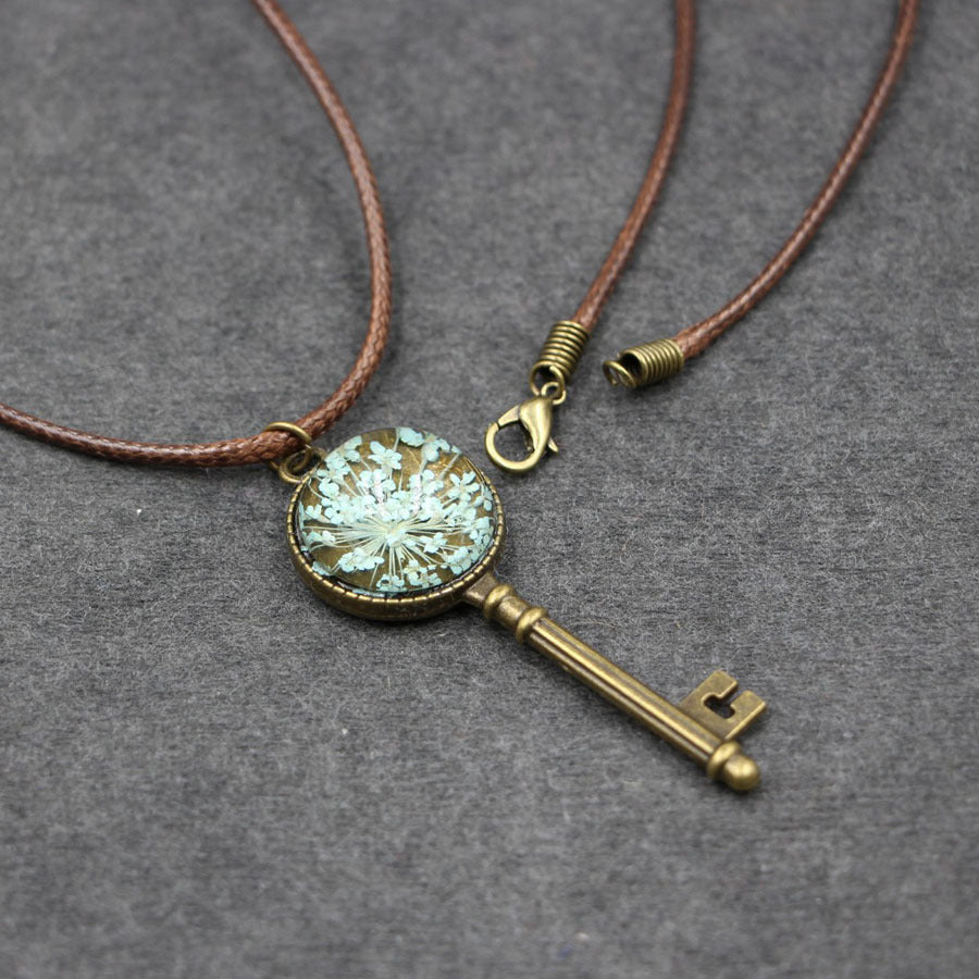 Wholesale Vintage Key Shape Dried Flower Necklace Handmade Lace Pendant Layering Jewelry Boutique Gift Resale