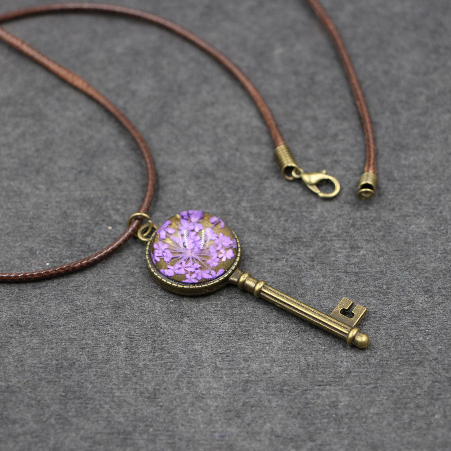 Wholesale Vintage Key Shape Dried Flower Necklace Handmade Lace Pendant Layering Jewelry Boutique Gift Resale