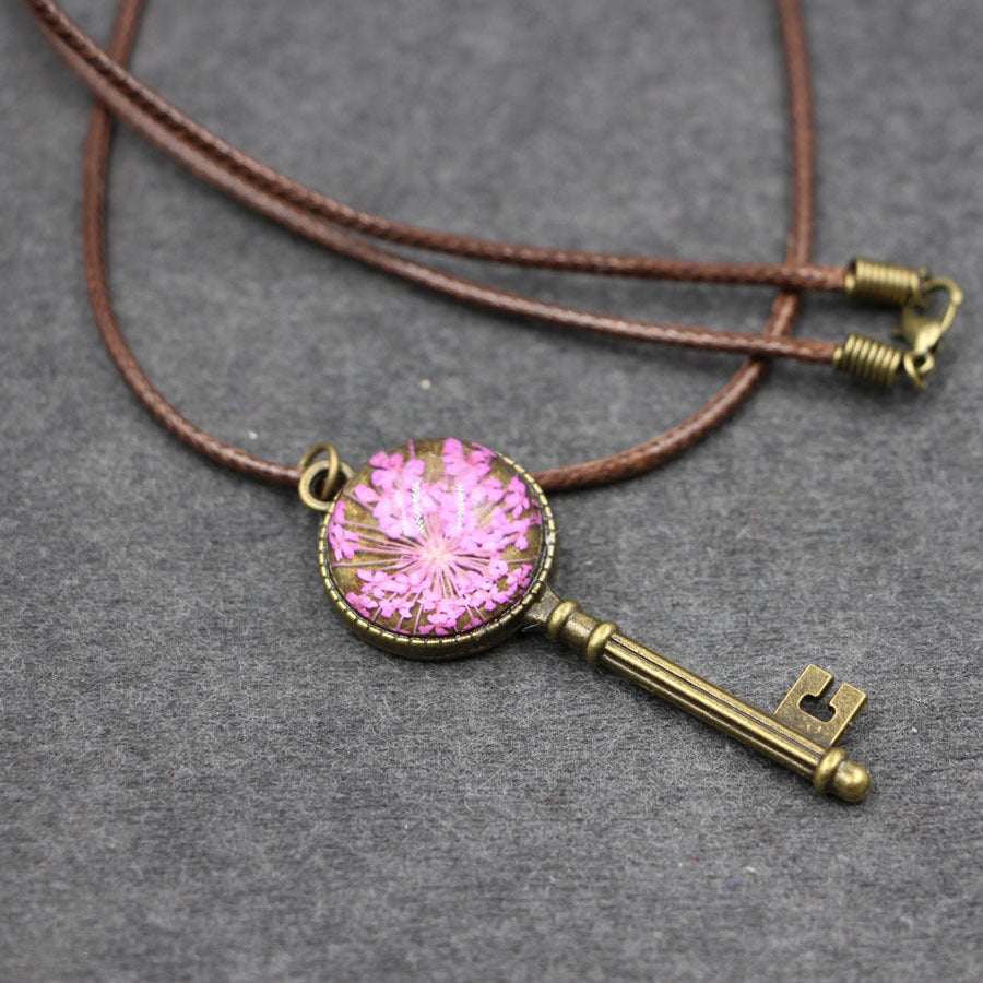 Wholesale Vintage Key Shape Dried Flower Necklace Handmade Lace Pendant Layering Jewelry Boutique Gift Resale