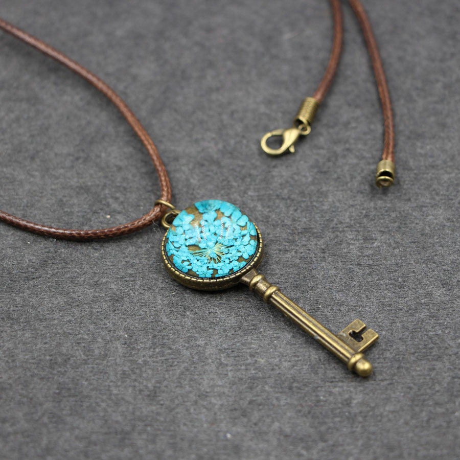 Wholesale Vintage Key Shape Dried Flower Necklace Handmade Lace Pendant Layering Jewelry Boutique Gift Resale